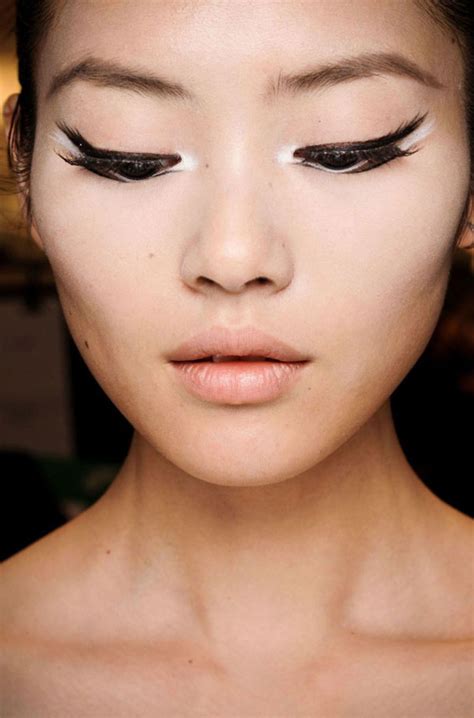 asian eye makeup tricks.